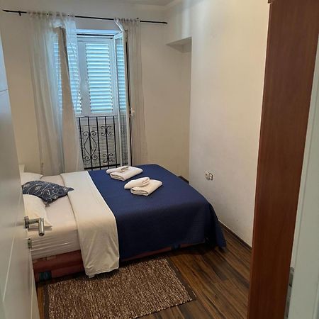 Appartamento Yakov Free Public Parking And Balcony Zara Esterno foto