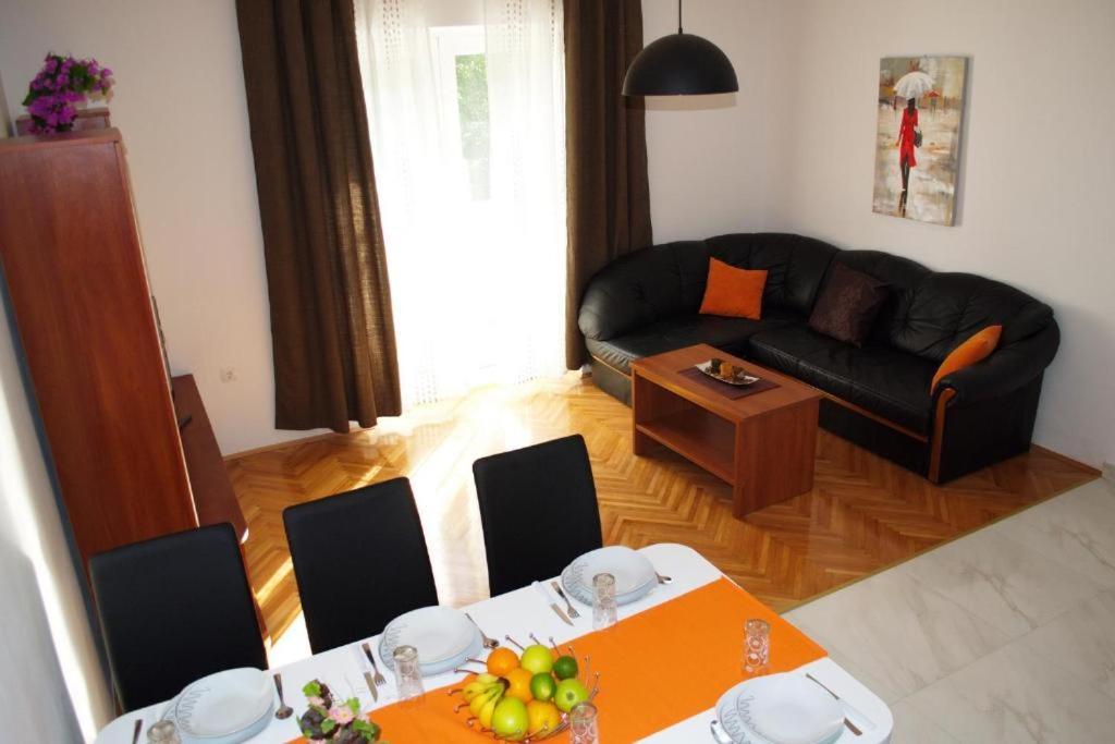 Appartamento Yakov Free Public Parking And Balcony Zara Esterno foto