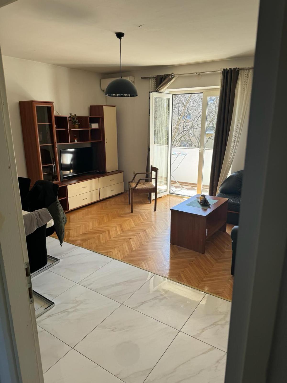 Appartamento Yakov Free Public Parking And Balcony Zara Esterno foto